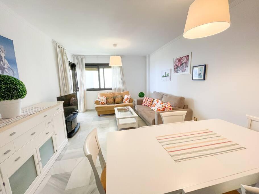 Seafront Apartment With Direct Access To The Beach トレモリノス エクステリア 写真