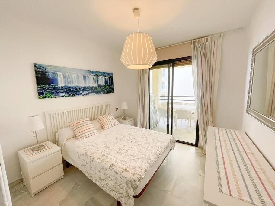 Seafront Apartment With Direct Access To The Beach トレモリノス エクステリア 写真