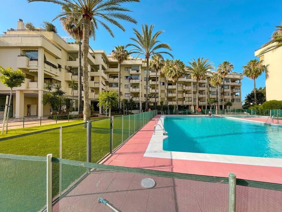 Seafront Apartment With Direct Access To The Beach トレモリノス エクステリア 写真
